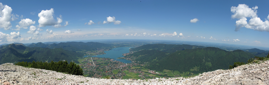 Blick vom Wallberg-Gipfel ins Tegernseer Tal
