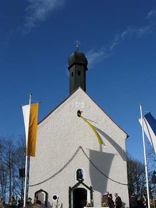 verheiratete Frauen im Schalk und mit Schn&uuml;rhut